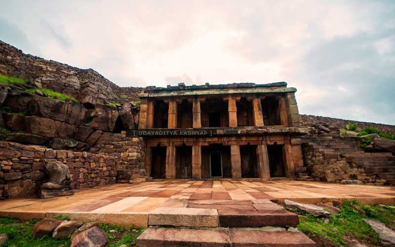 Jaina and buddha cave temples